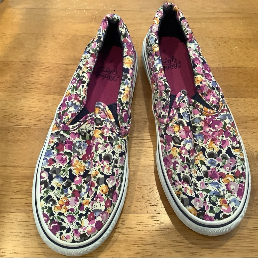 Faded Glory Slip On Canvas Shoes Size 7 Floral Print Twin Gore Round Closed Toe - Picture 3 of 10
